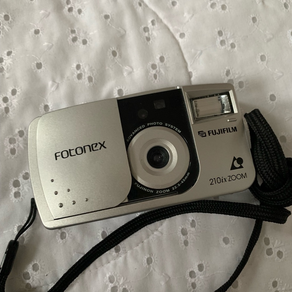 Fotonex Fujifulm Point and Shoot Camera argentique